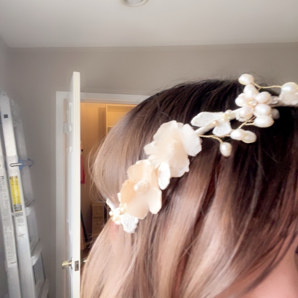 Gorgeous Wedding Elegant Cream Floral Headband - Picture 10 of 10
